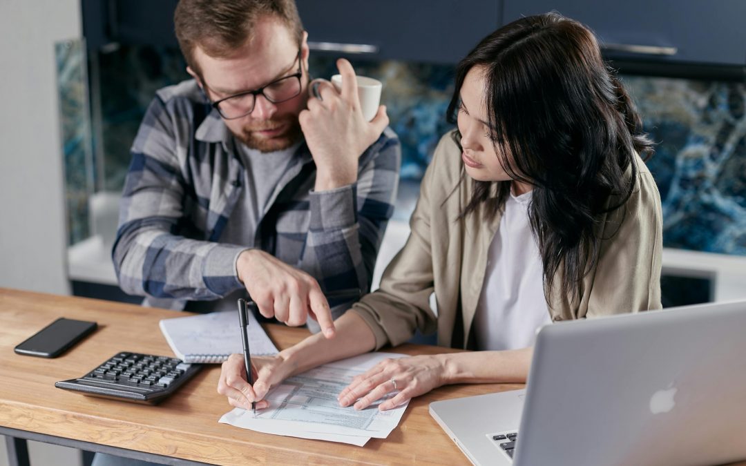 Free couple calculating al their bills stock photo